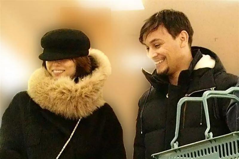 米倉涼子與外籍男友交往近5年，曾傳出經紀公司不讓她結婚憤而約滿不續約。（圖／翻攝自日網）