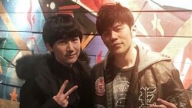 天王周杰倫（右）被發現已取消追蹤魔術師蔡威澤。（圖／翻攝自IG）