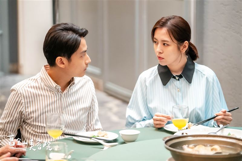 劉品言(左)答應林鶴軒的求婚 兩人決定共結連理。（圖／TVBS）