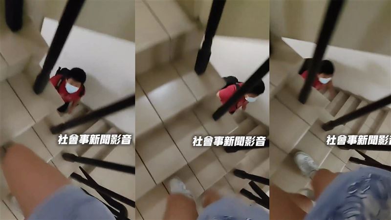 短裙女子往上走，怪異男子一路尾隨一路跟，還不時抬頭往上看。（圖／翻攝《社會事新聞影音》）