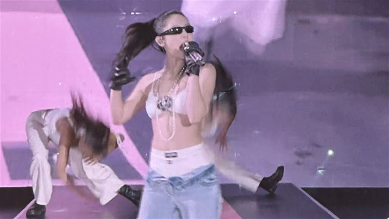 JENNIE脫了！ROSÉ今改嗑1台灣美食