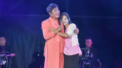 本土天王竟是大咖CEO　愛妻驚喜現身閃翻