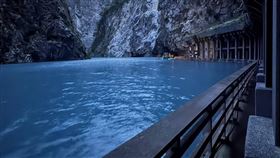 燕子口堰塞湖流入立霧溪　水位高度近中橫公路太魯閣國家公園燕子口邊坡崩塌，在立霧溪上游形成堰塞湖，湖水溢流、滲流至立霧溪，水位高度目前已接近台8線中橫公路，圖為靳珩隧道西口明隧道工程現況。（太魯閣國家公園管理處提供）中央社記者李先鳳傳真　114年10月19日