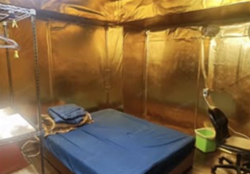 台北萬華一間「金箔屋」，在租屋網上相當搶眼，引起網友熱議。（圖／翻攝自臉書爆廢公社）