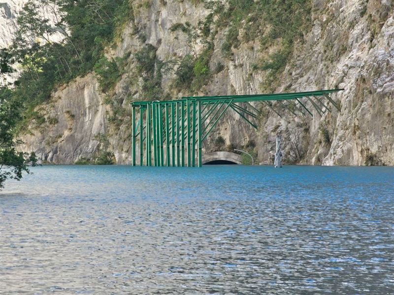 湖水漫入靳珩隧道，西口已經淹到頂部。（圖／翻攝自太魯閣國家公園）