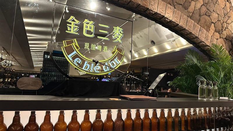金色三麥（7757）今（20）日以承銷價每股101元正式掛牌上櫃，開盤不久即衝出亮眼表現，盤中最高勁揚至134元，漲幅超過32%，展現強勁「蜜月行情」。（圖／記者余國棟攝影）