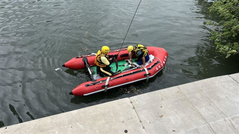 新/妻落水勇夫急跳水救人 2人雙雙溺水
