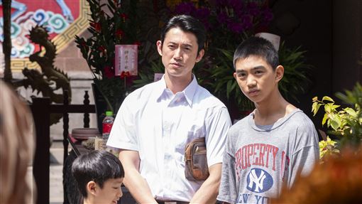 吳慷仁返鄉了！遊高雄憶童年：是家鄉味