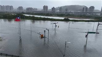 豪大雨暴襲新北　五股疏洪道積水畫面曝光