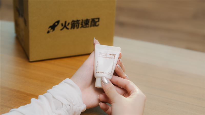 即日起至10月26日Coupang酷澎全站購買INNISFREE任一商品，可獲得限量火山泥毛孔調理潔面乳(15g)