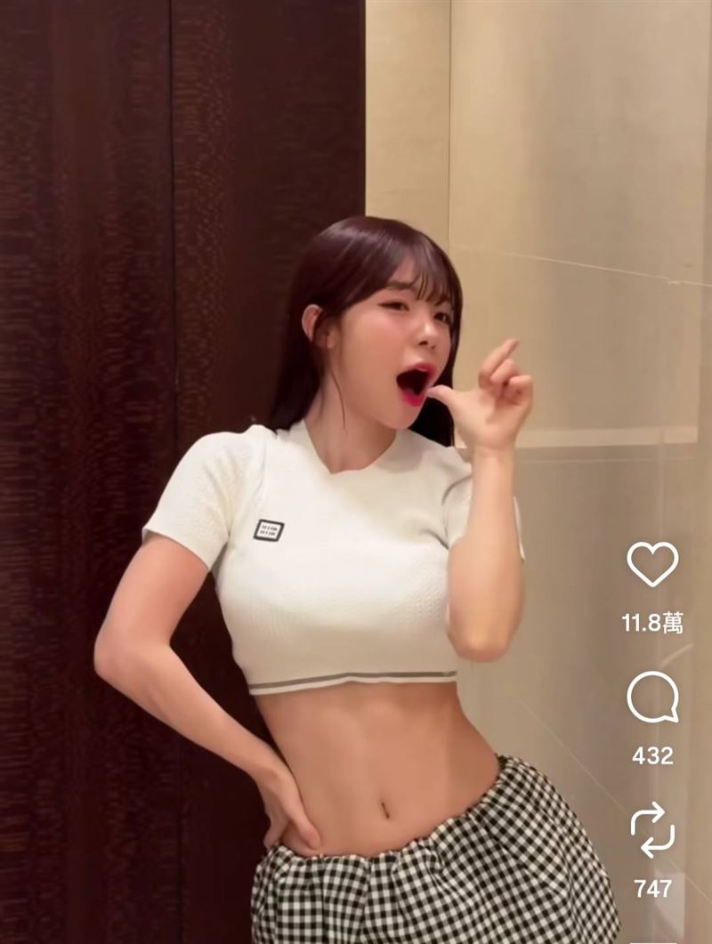 李多慧熱舞辣翻網友。（圖／翻攝自IG）