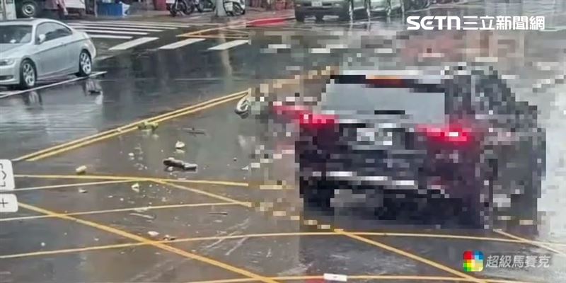 北市黃翁騎車載送蔡妻遭賓士車追撞而亡。（圖／翻攝畫面）