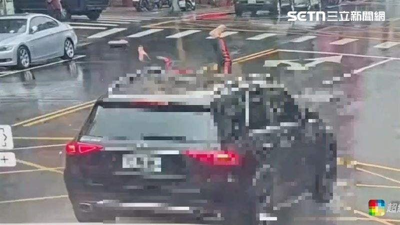 七旬翁駕賓士追撞　夫妻雙載死別畫面曝光