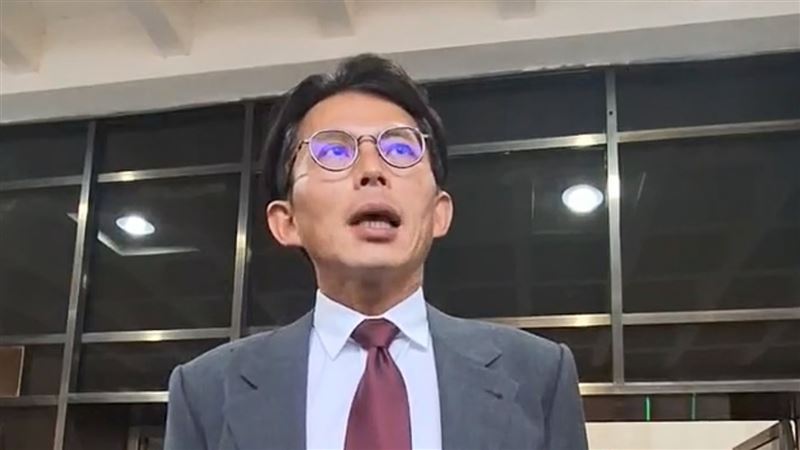 《鏡週刊》再爆支付「狗仔」薪水的凱思國際金主正是黃國昌妻子妹妹，黃國昌表示，看到報導快笑出來。（資料圖／翻攝畫面）