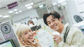 Lulu與陳漢典登記成婚（圖/天地合娛樂&民間友人提供）