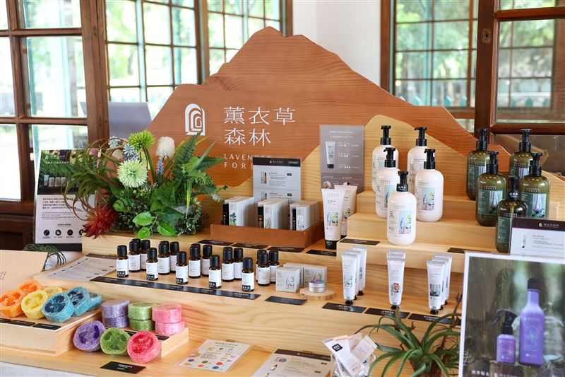 薰衣草森林Select品牌自有香氛系列產品，將森林氣息帶回家中。（圖／飯店旅宿業者提供）