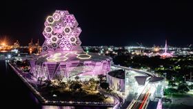 為迎接BLACKPINK到來，高雄全城掀起「粉紅應援」引發討論（圖／翻攝自陳其邁臉書）