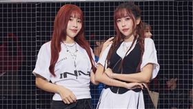 啦啦隊女神蔣佳沂（講薑）（嘴） 與魏詩娗（蘿拉）11/16日將為「2025紅白明星公益棒球賽」為公益賽事應援打氣。（圖／天空娛樂提供）