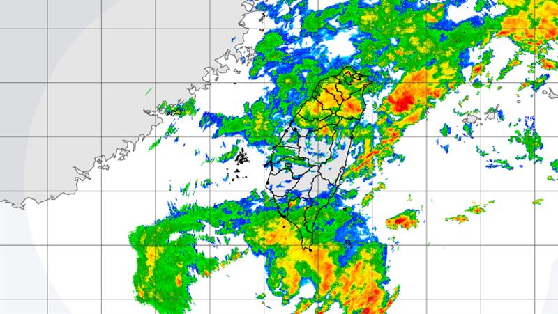 受東北季風及颱風外圍環流雙重影響，部分地區雨勢明顯。（圖／翻攝自中央氣象署）