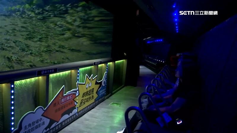 坐上飛行座椅跟著主角翻山越嶺，沉浸感十足