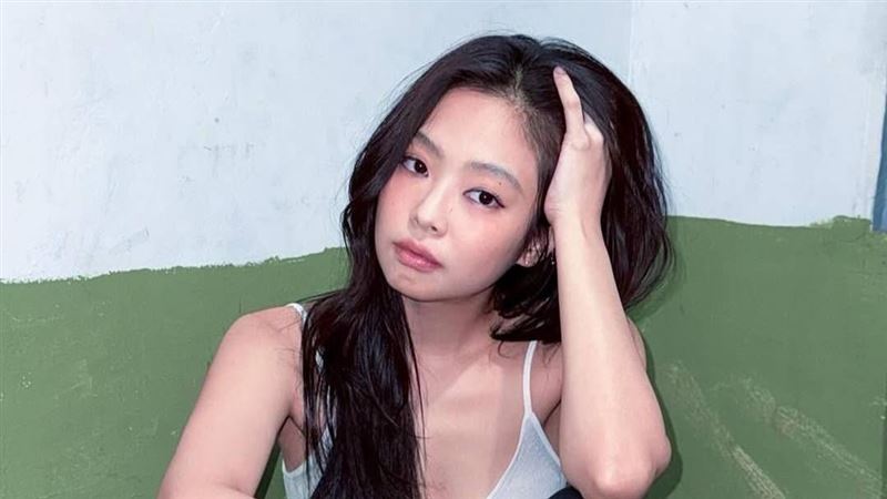 Jennie開唱走錯位，遭到粉絲批評。（圖／翻攝自Jennie IG）
