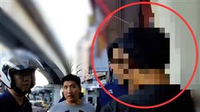 詐團騙科技業女子用192萬「交易虛擬貨幣」，收款員面交時直接搶走錢，最後被警察逮。（圖／翻攝畫面）