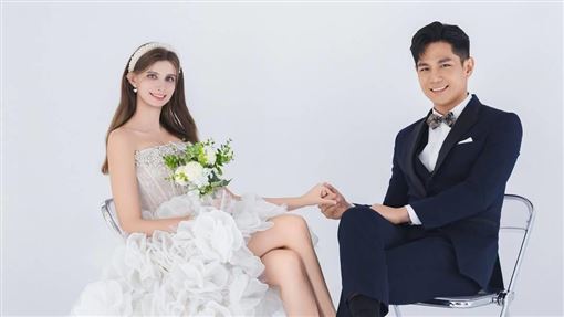 粉絲貼佳娜孕肚聽胎動　祖雄：整個人僵住