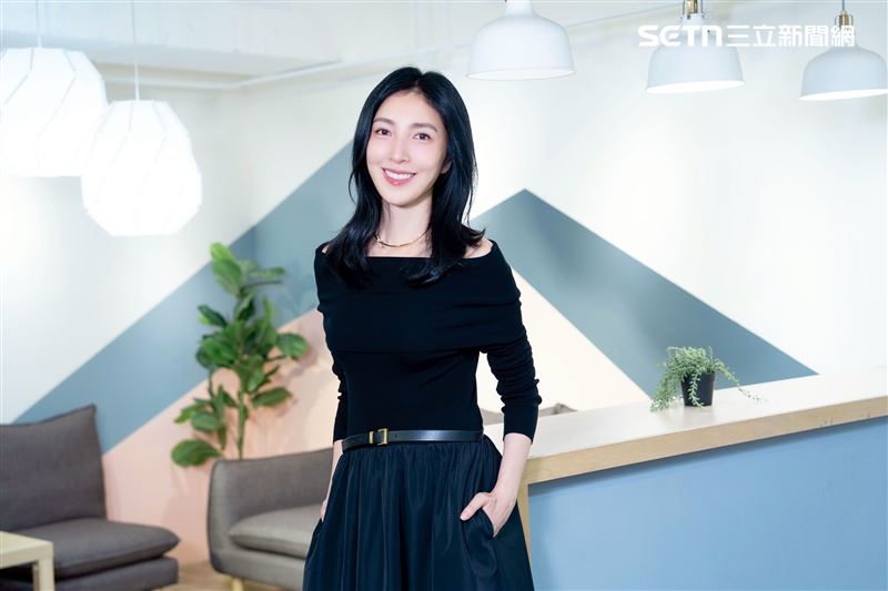 楊謹華與朋友保持「舒服的距離」。(圖／記者趙于瑩攝影)