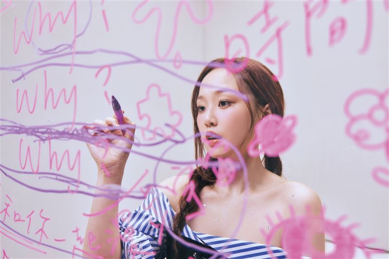 安吉專輯《Caramel Eyes焦糖眼》數位上架。（圖／索尼音樂提供）