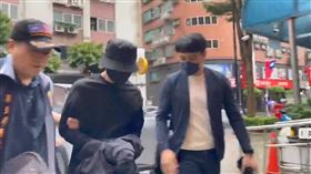 陳柏霖遭拘提至警局。（圖／翻攝畫面）