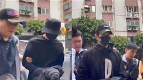 「閃兵案」持續延燒，陳柏霖（左圖）、修杰楷（右圖）遭拘提到案說明。（圖／翻攝畫面）