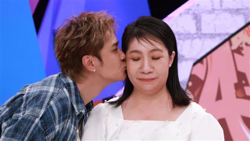 如花突批白紗深情娶她　羅志祥親下去了