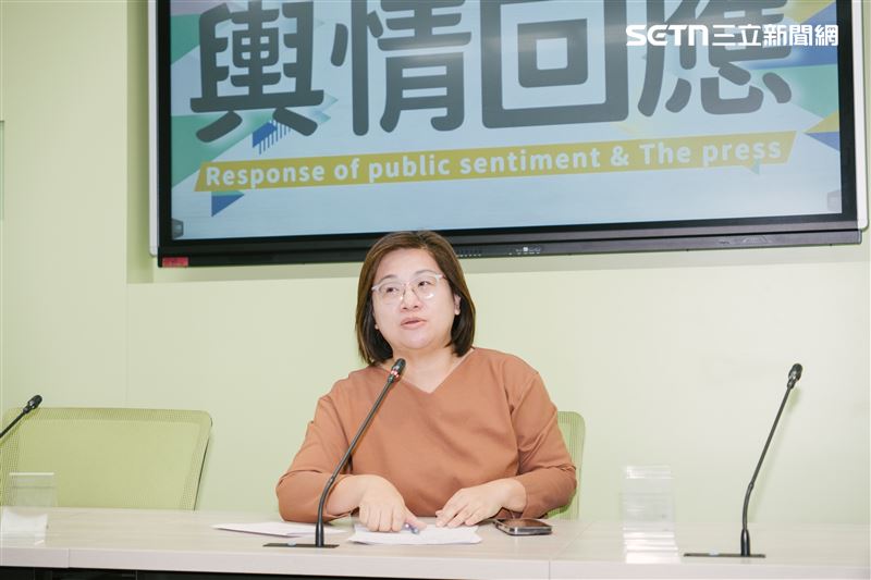 陳培瑜批評，若藍白以相關法案製造不公，應承擔相關責任，在野黨也有義務跟全台千萬勞工說清楚，為何不保障勞工，只在乎軍公教。（圖／記者楊士誼攝影）