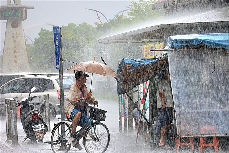 受東北季風及颱風外圍環流影響，宜蘭縣蘇澳鎮永樂里與永春里今（21）日已達土石流紅色警戒。（圖／翻攝自蘇澳鎮公所臉書）