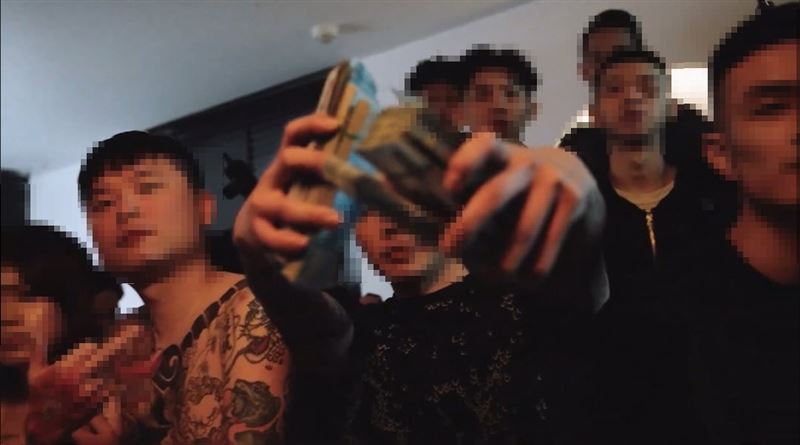 疑竹聯幫信堂承信會的ＭＶ，近日在網路暴紅。（圖／翻攝自網路）