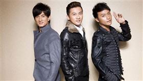 小虎隊免兵役話題再度引熱議、左起吳奇隆、蘇有朋、陳志朋。（圖／翻攝自小虎隊臉書）