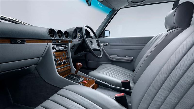 藉由完善的保存環境，設配皮革與飾板維持如新。（圖／翻攝SLShop網站）