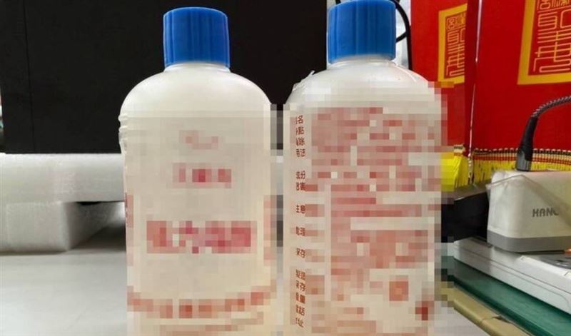 71歲張姓老翁，因與79歲胞兄對於一筆80萬元的分潤款項喬不攏，竟在去年底帶著工業用鹽酸及刀械，闖入胞兄經營的古董店行兇。鹽酸潑灑波及在場的李姓女員工，造成其臉部灼傷、右眼險些失明。(圖/資料照)