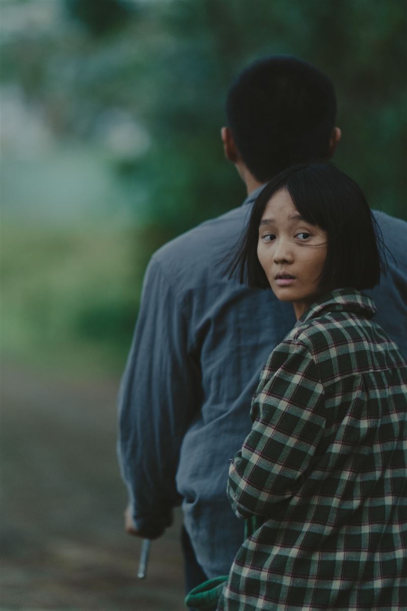 方郁婷演活民國40年代的鄉村少女。（圖／華文創提供）