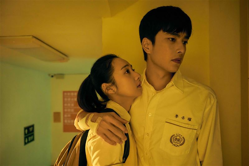 李沐（左）、曾敬驊合作《如果我不曾見過太陽》。（圖／Netflix提供）