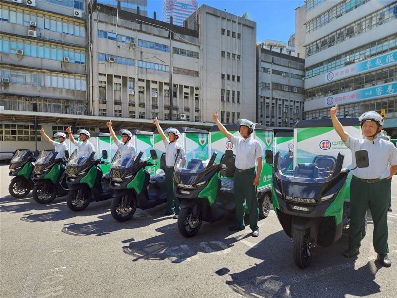 中華郵政電動三輪車綠色物流車隊成立。（圖／中華郵政提供）