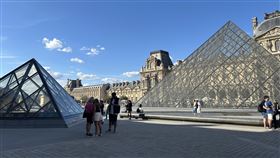 法國巴黎羅浮宮8件皇家珍寶竟遭竊，全球為之震驚。更讓人憂心的是，專家認為珠寶恐怕再也找不回來。（圖／記者張渝萍攝影）