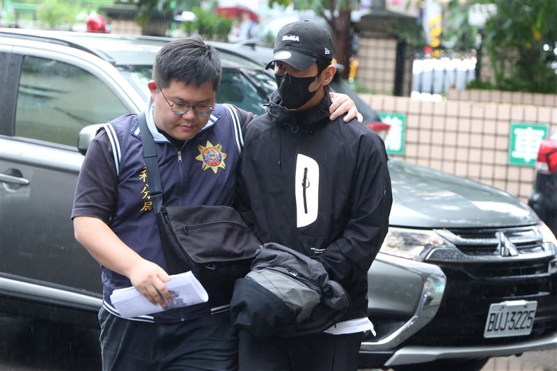 修杰楷抵達地檢署。（圖／記者鄭孟晃攝影）