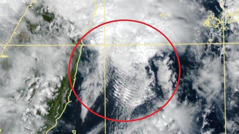 台灣旁出現同心圓波狀雲　鄭明典：強對流
