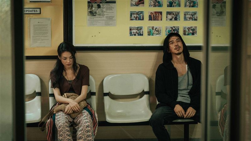 舒淇（左）劇中報復傅孟柏。（圖／Netflix提供）