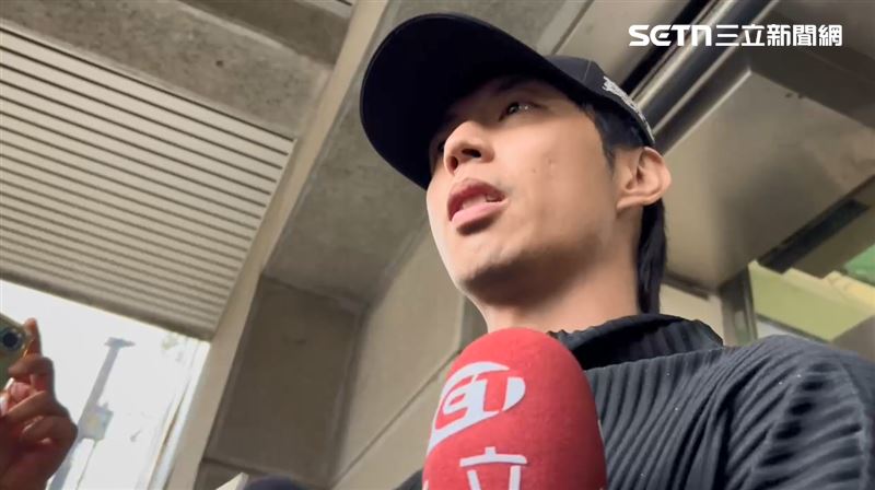棒棒堂小杰涉嫌偽造高血壓病歷閃兵，遭裁定35萬交保。（圖／記者莊淇鈞攝影）