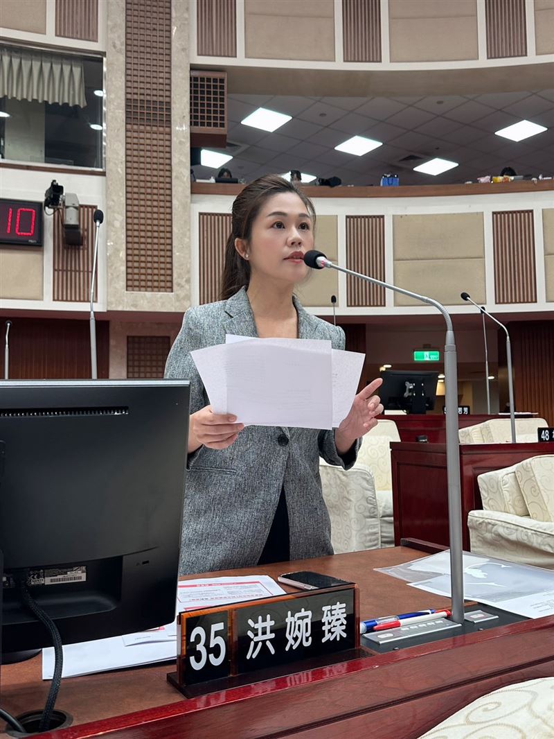 議員洪婉臻質詢兵役相關議題。（圖／翻攝畫面）