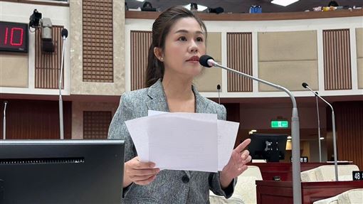 秀珍菇遮陽傘惹議　洪婉臻批蔣萬安1事
