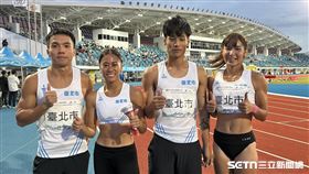 代表台北市隊出賽的葛吳諺明、柳辰諭、王喬弘以及廖晏均(左起)在雲林全運會4X400公尺混合接力跑出破全國紀錄3分24秒03。（圖／記者蔡厚瑄攝影）