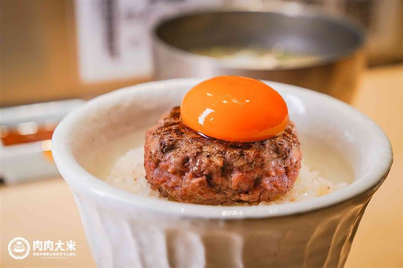 牛肉漢堡排選用穀物飼養的美國牛肉(肩胛部位、後腿肉)，每日新鮮現絞。(圖／肉肉大米提供)